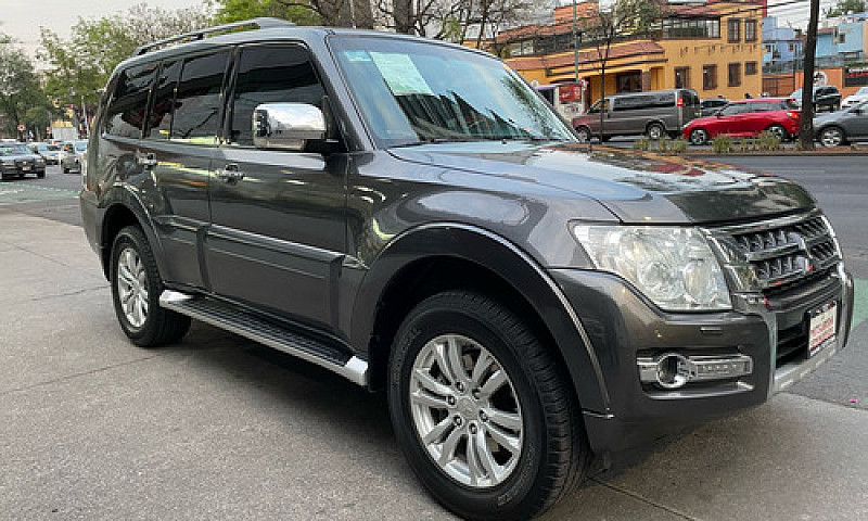 Mitsubishi Montero 2...
