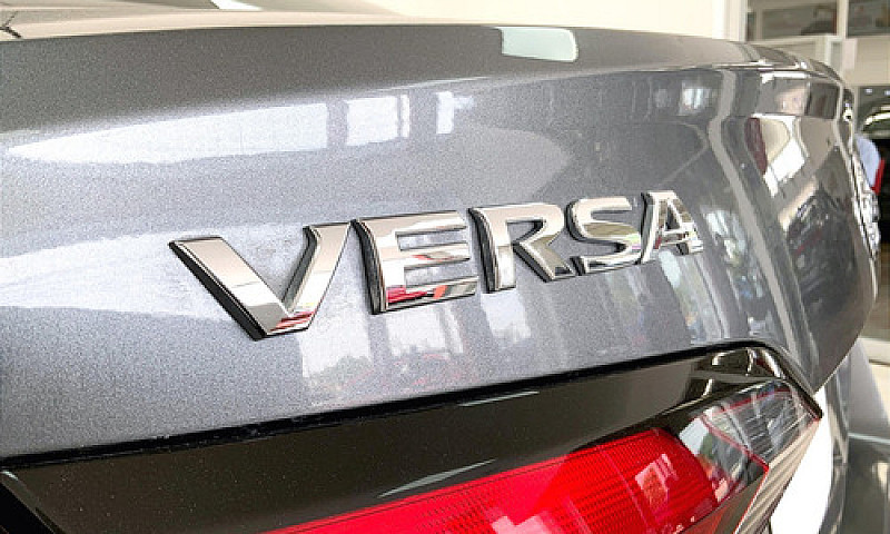 Nissan Versa 2021...