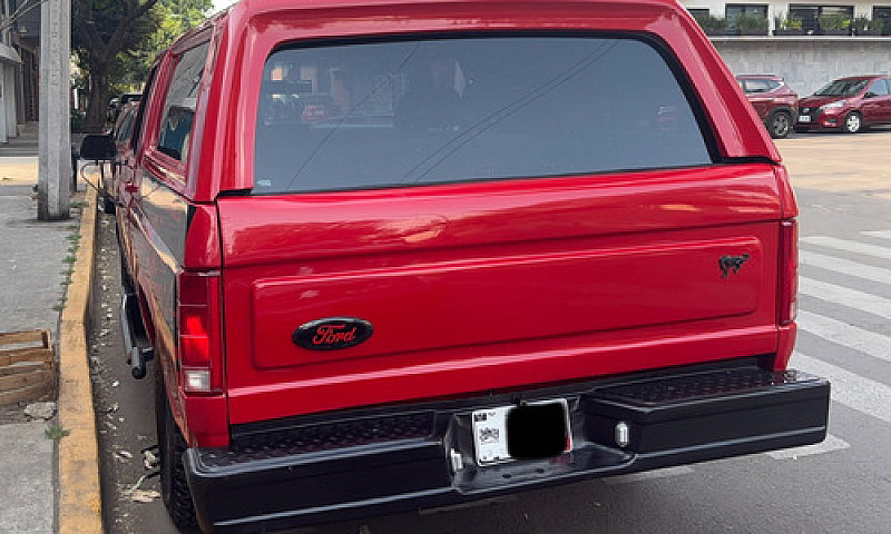 Ford Bronco Xlt...