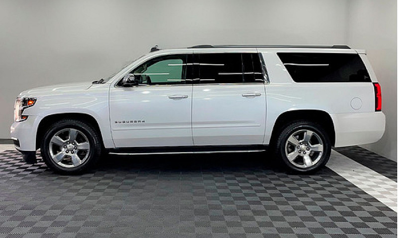 Chevrolet Suburban 2...