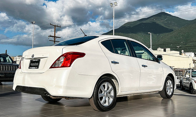 Nissan Versa 2019...