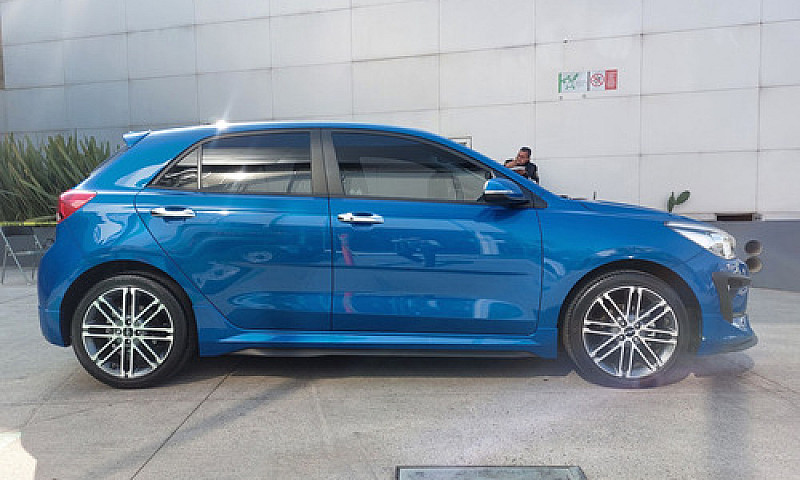 Kia Rio 2023...