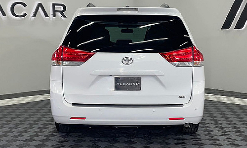 Toyota Sienna 2012...