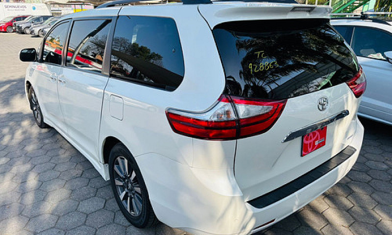 Toyota Sienna 2018...