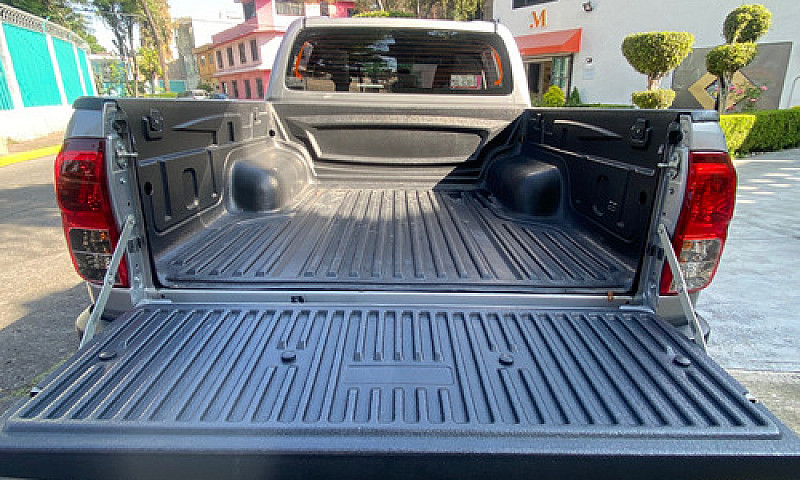 Toyota Hilux 2.7 Cab...