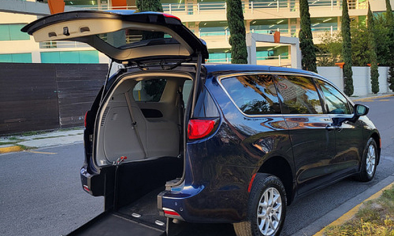 Chrysler Pacifica Ra...