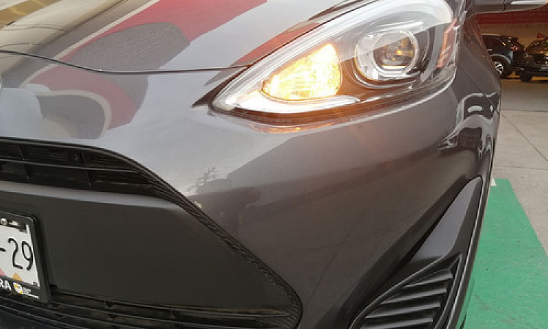 Toyota Prius 2020 1....