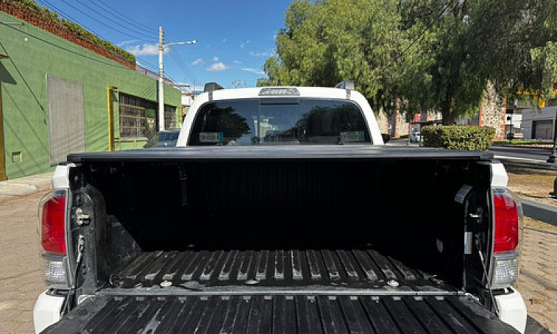 Toyota Tacoma Blanca...