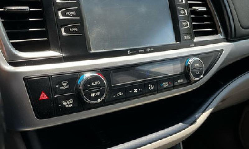 Toyota Highlander 3....