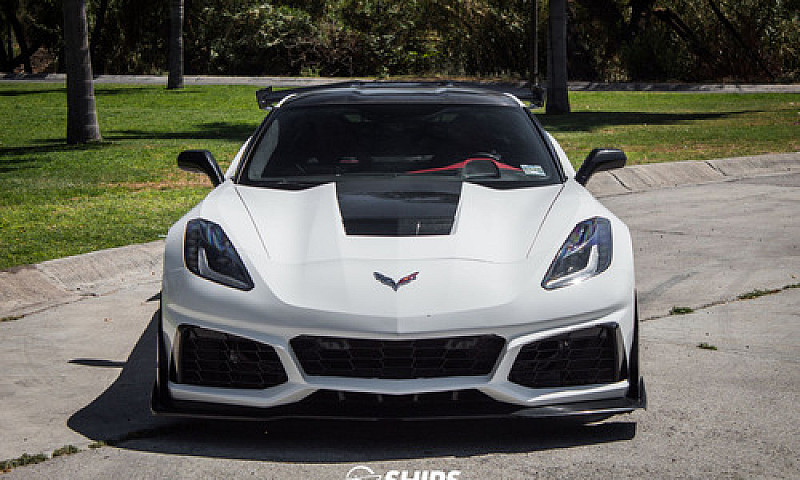Chevrolet Corvette 2...