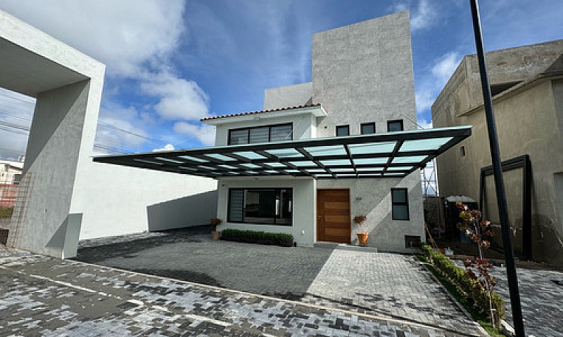 Casa En Llano Grande...