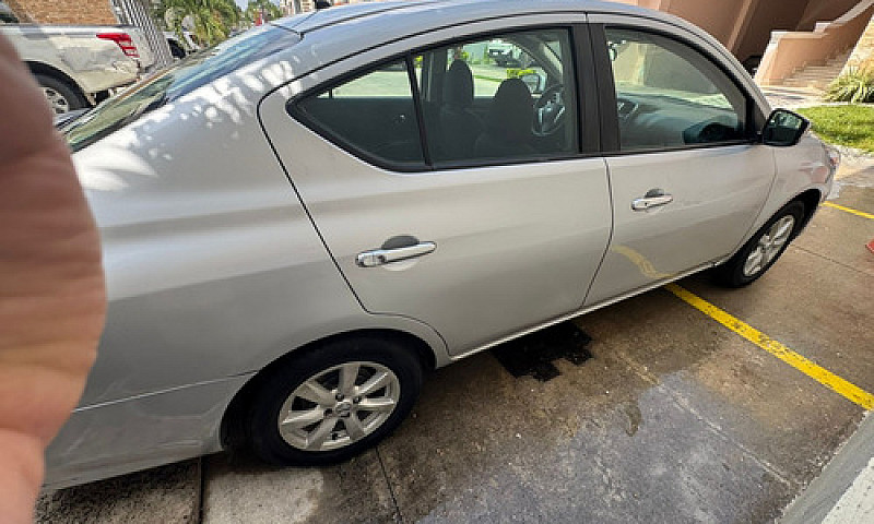 Nissan Versa 1.6 Sen...