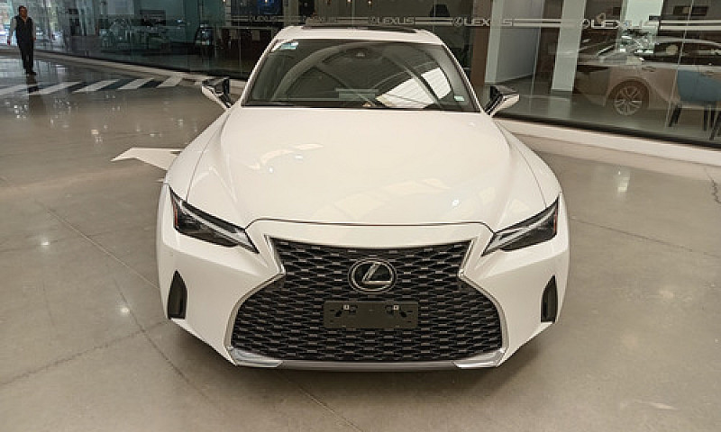 Lexus Is 2023...