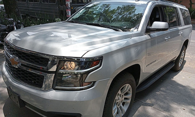 Chevrolet Suburban 2...