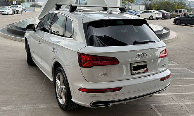 Audi Q5 2.0 L T S Li...