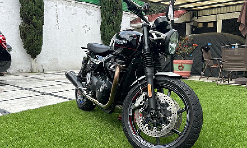 Triumph Speed Twin 1...