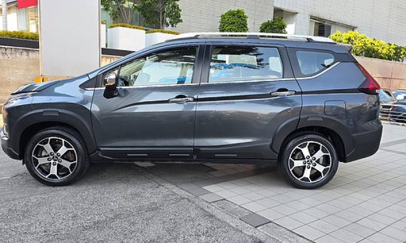 Mitsubishi Xpander 1...