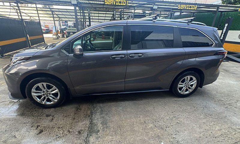 Toyota Sienna Híbrid...