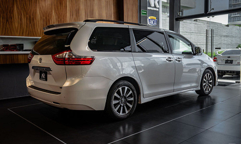 Toyota Sienna 2019...