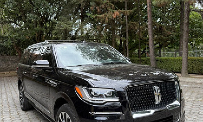 Lincoln Navigator 3....