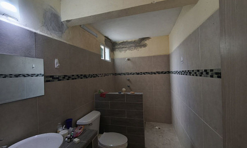 Venta De Casa A 140 ...