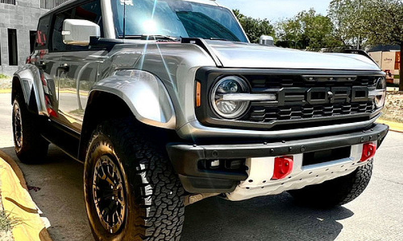 Ford Bronco Raptor 3...