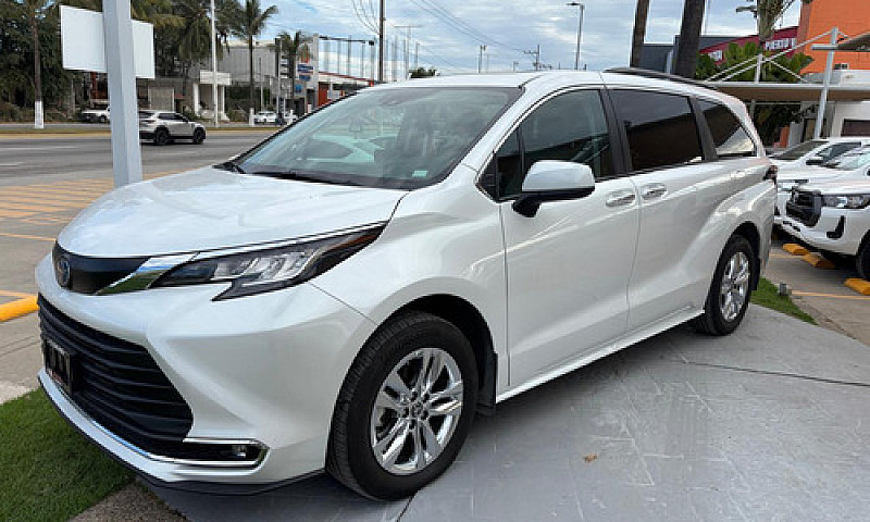 Toyota Sienna 2023...