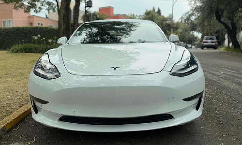 Tesla Model 3 Standa...