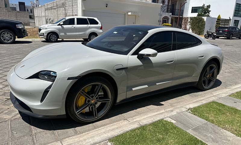 Porsche Taycan Turbo...