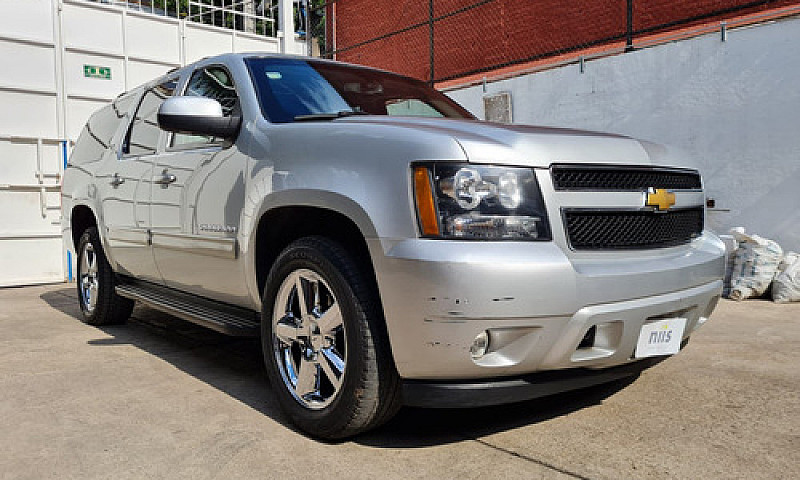 Chevrolet Suburban 2...