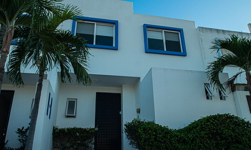 Residencia En Rincón...
