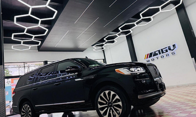 Lincoln Navigator 3....