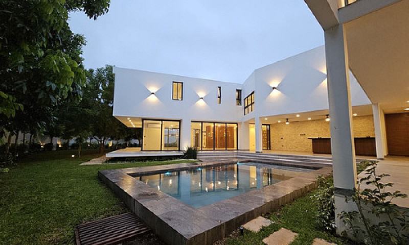Residencia De Lujo E...
