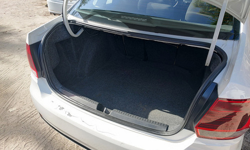 Volkswagen Vento 1.6...