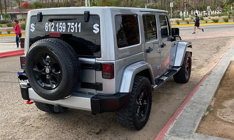 Jeep Wrangler Sahara...