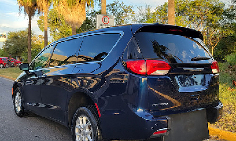 Chrysler Pacifica Ra...