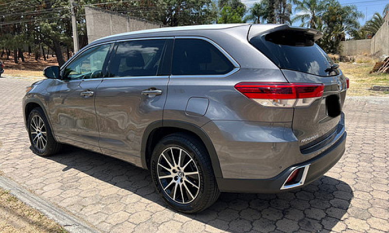 Toyota Highlander 3....