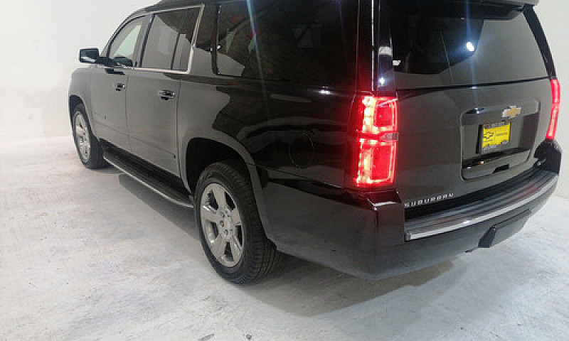 Chevrolet Suburban 2...