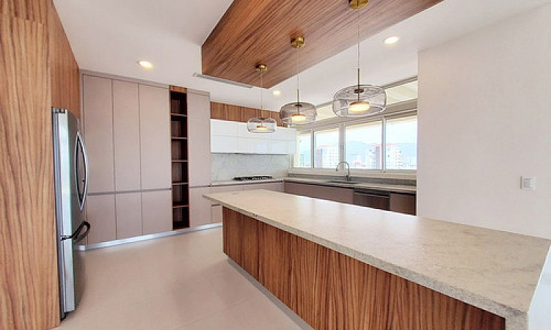 Hermoso Penthouse Co...