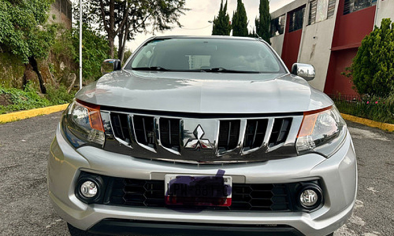 Mitsubishi L200 2.4 ...