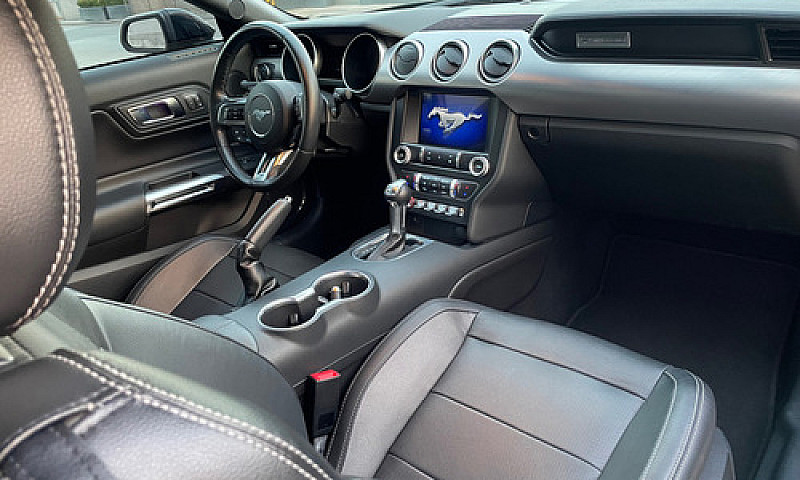 Ford Mustang 5.0L Gt...