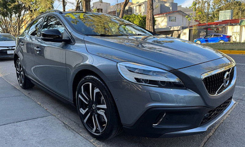 Volvo V40 2017...