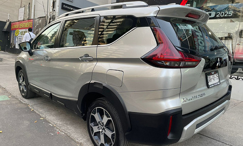 Mitsubishi Xpander 2...