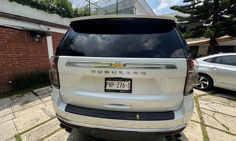 Chevrolet Suburban 6...