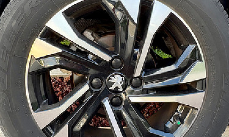 Peugeot 2008 1.2T Pu...