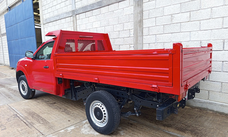 Nissan Np300 2.5 Est...