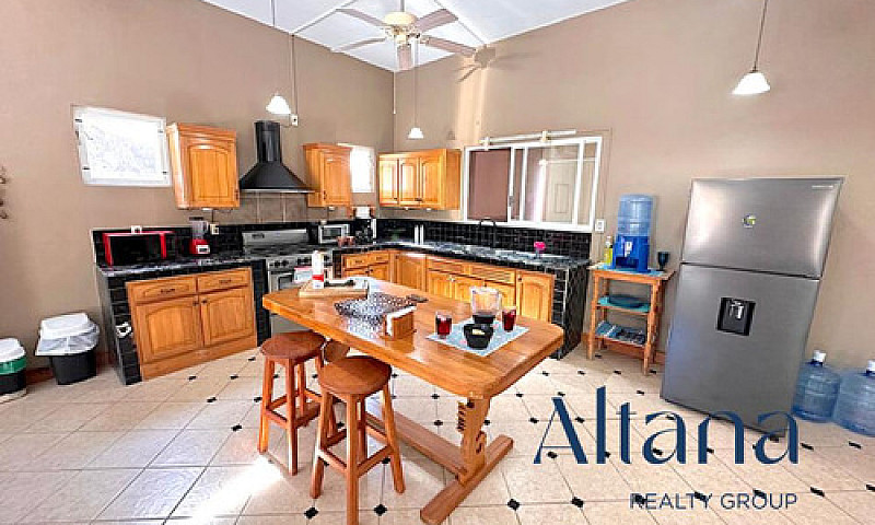 Casa En Venta En Zon...