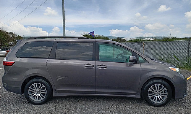 Toyota Sienna 2020...