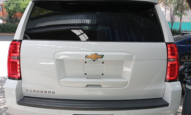 Chevrolet Suburban 2...