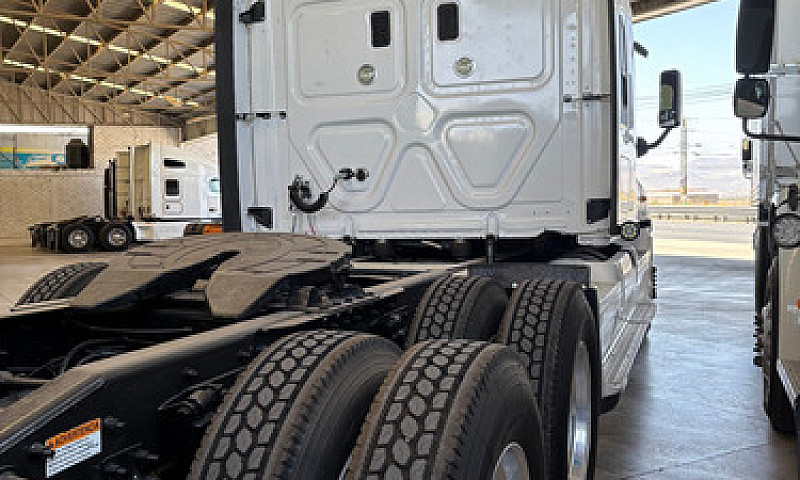 Freightliner Cascadi...